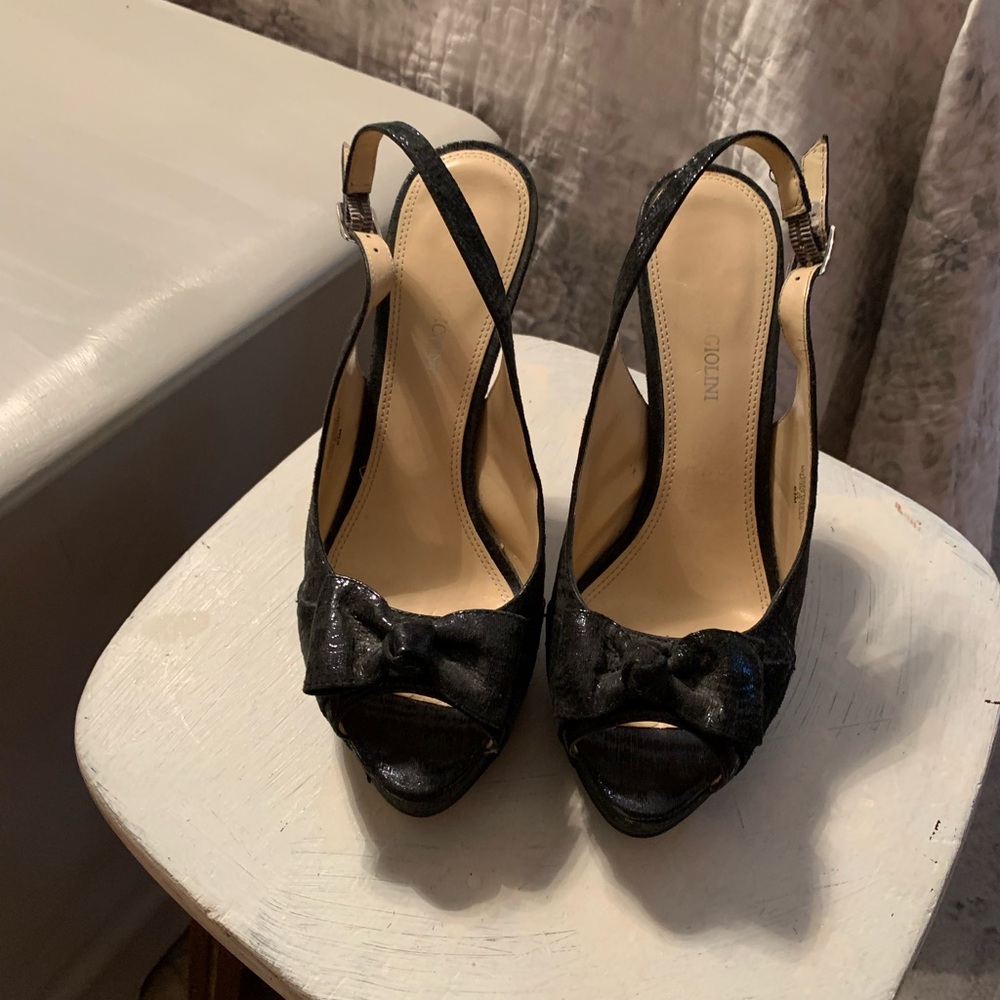 Vintage Enzo Angiolini Navy heels